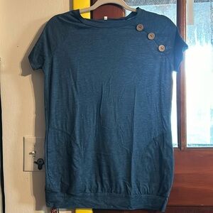 NWOT blue T-shirt boutique